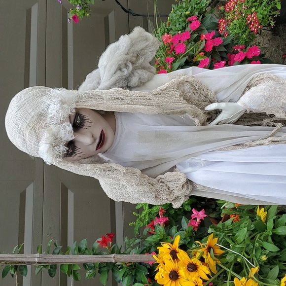 50" Lighted Halloween Scary Bride - Picture 4 of 11